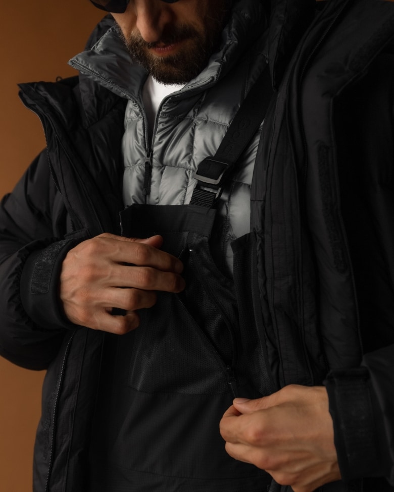 ゴールドウイン GORE-TEX INFINIUM Puffy Jacket 黒 注目はゴアテックスな「黒ダウン」】大人シンプルなレイヤードは
