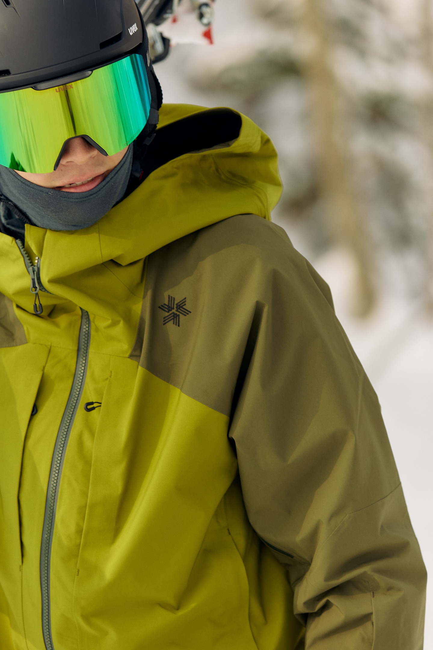 G15300 Insulated GORE-TEX 2L Jacketの着用イメージ