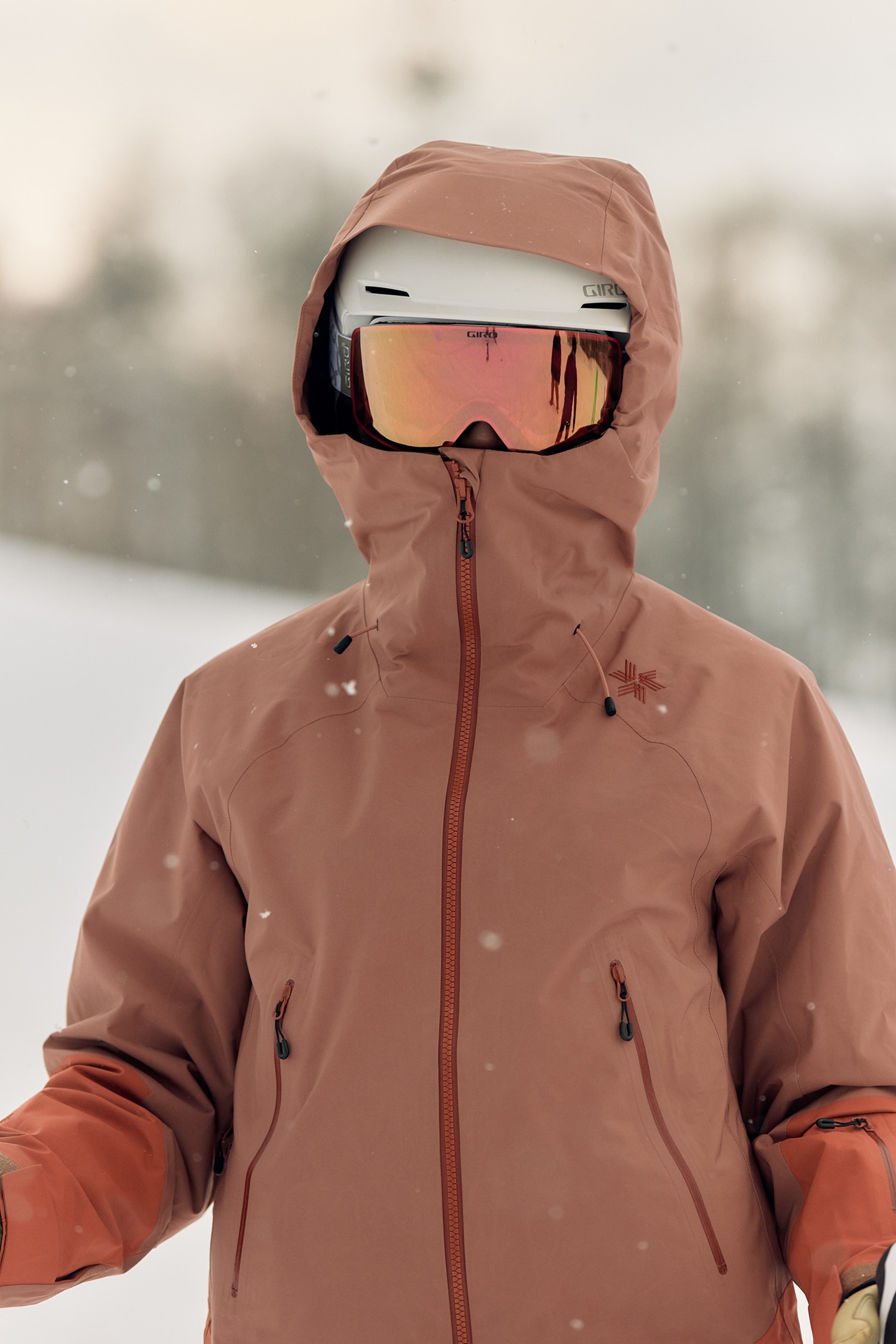 GW05307 W's GORE-TEX 2L Jacketの着用イメージ