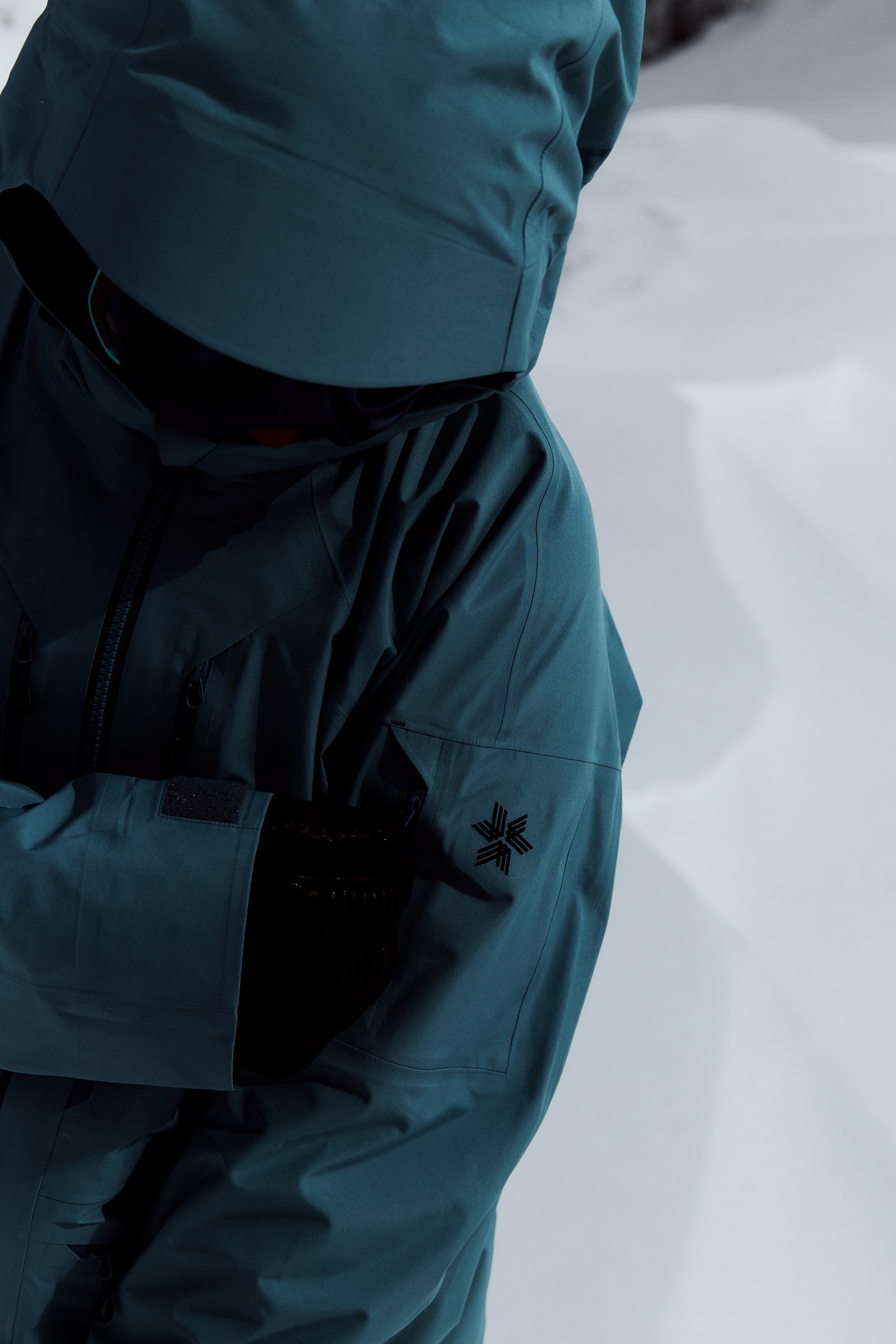 G05300 / GW05300 GORE-TEX PRO 3L Jacketの着用イメージ