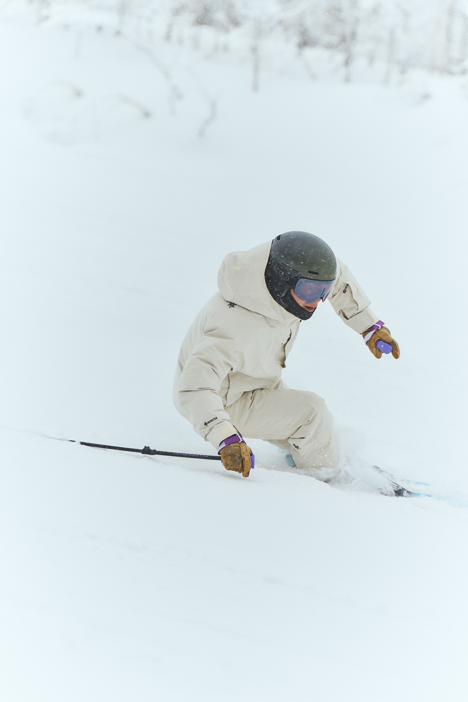 G06302 GORE-TEX 2L Jacketの着用イメージ