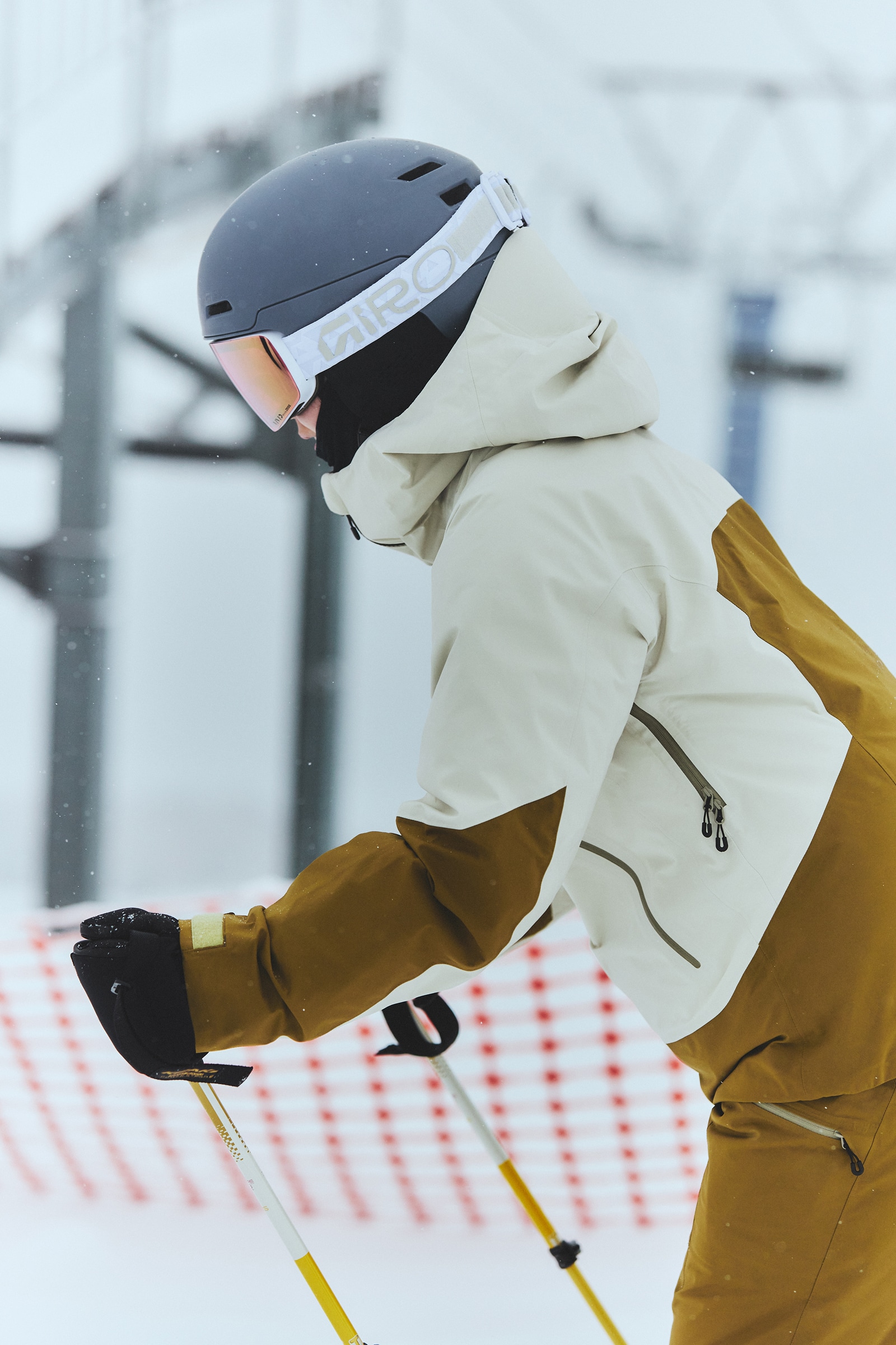 GW06304 W's GORE-TEX 2L Jacketの着用イメージ