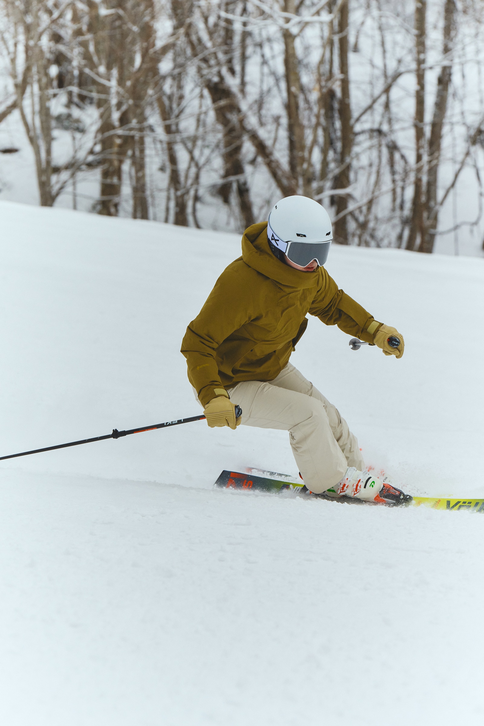 GW16300 W's GORE-TEX Down Jacketの着用イメージ