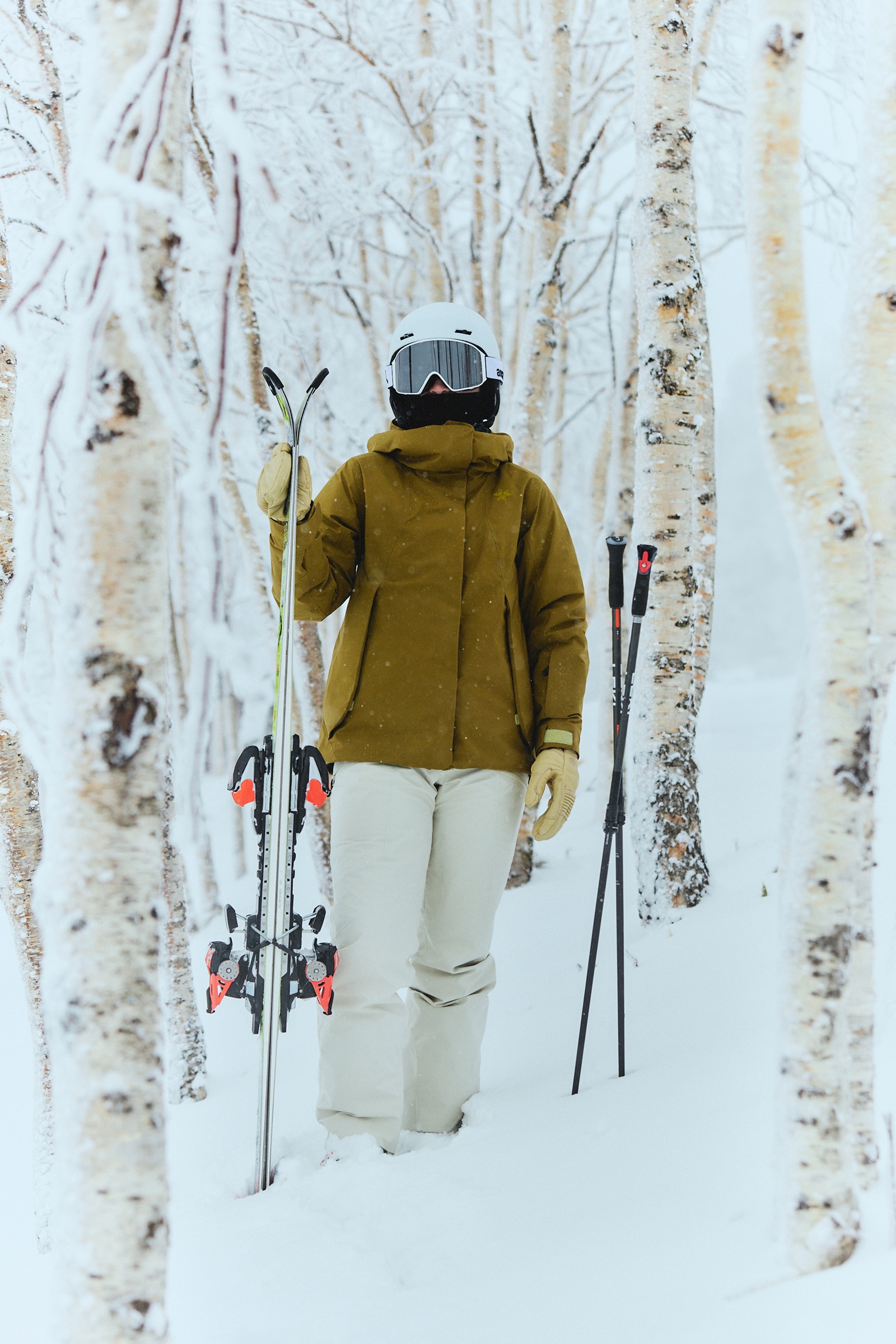 GW16300 W's GORE-TEX Down Jacketの着用イメージ