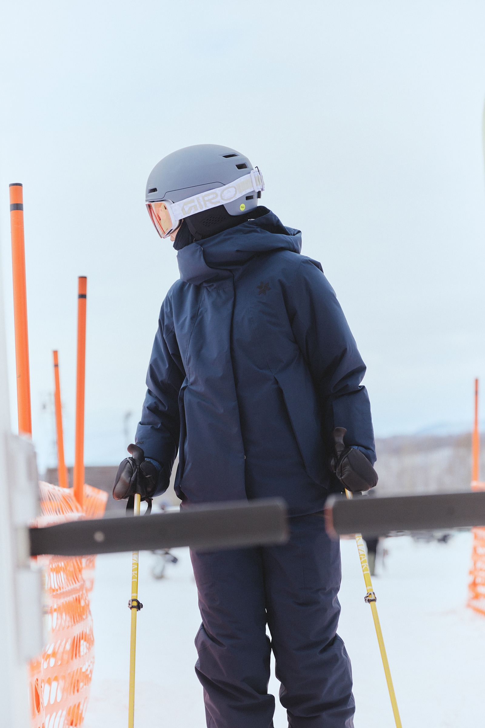 GW16300 W's GORE-TEX Down Jacketの着用イメージ